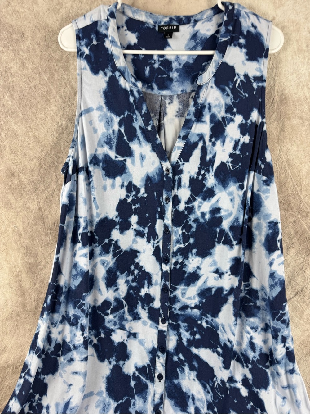 torrid Navy & White Tie-Dye Button Front Sleeveless dress shirt style. 2